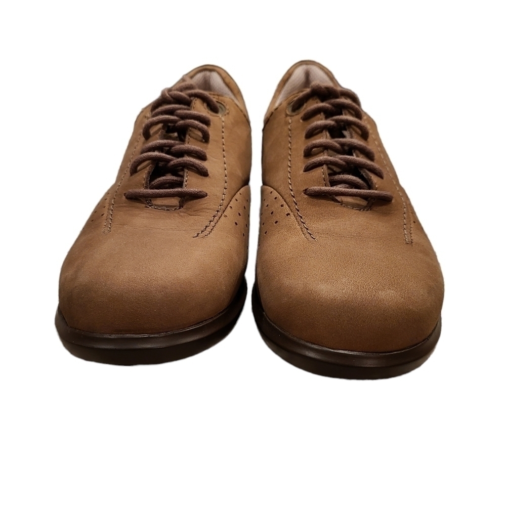 Aravon by New Balance Leather Shoe, Size 7 - Picture 2 of 14